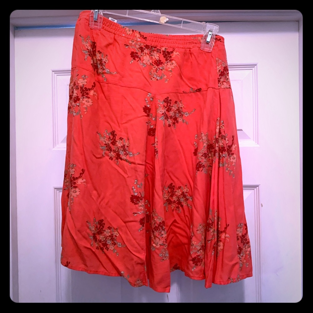 Peach/pink skirt above knee with flowers